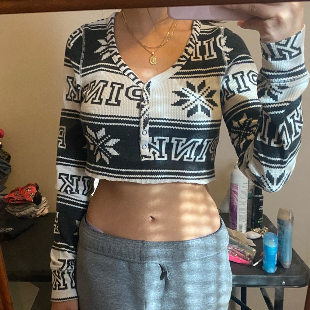 black and white button long sleeve PINK/VS crop top